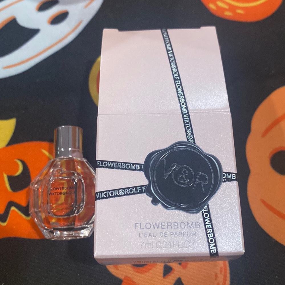 Viktor & Rolf Flowerbomb mini dabber new in box